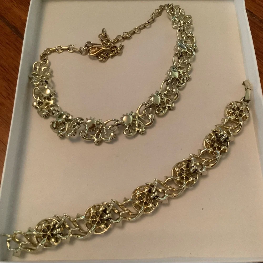 CORO Vintage Set Necklace Bracelet Leaf Rhinestone Goldplated - Picture 5 of 8